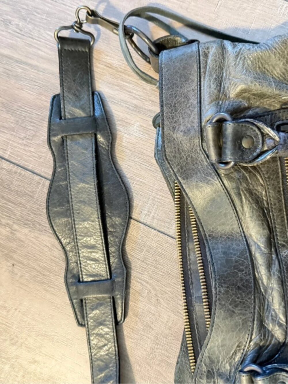 Authentic Balenciaga First Bag - Picture 11 of 13